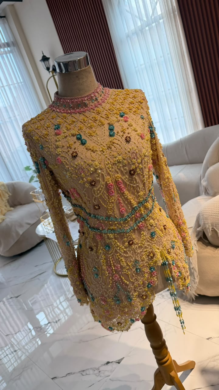 Kebaya Butter Yellow Gown ld 110