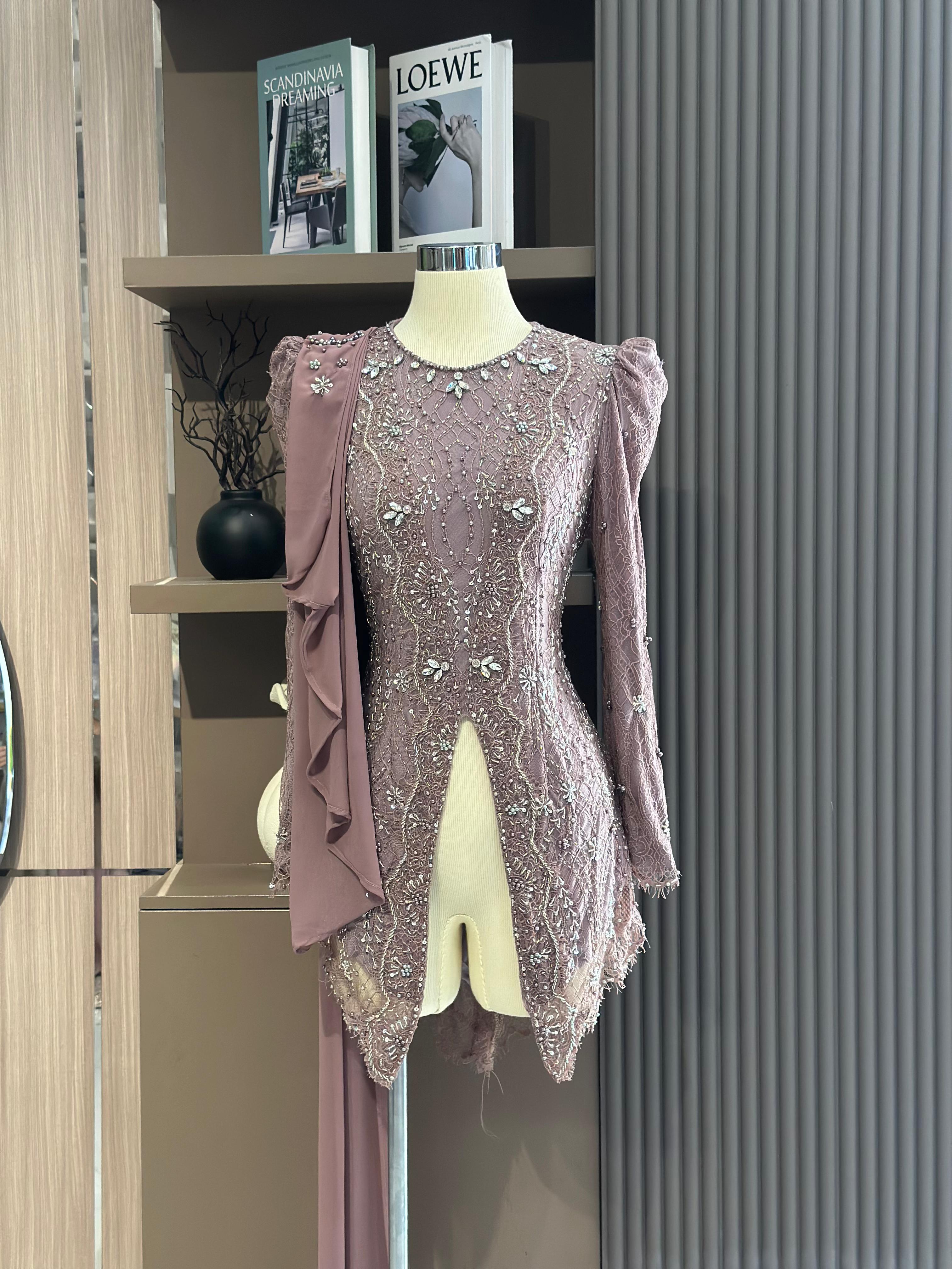 Kebaya mauve 02 ld 100