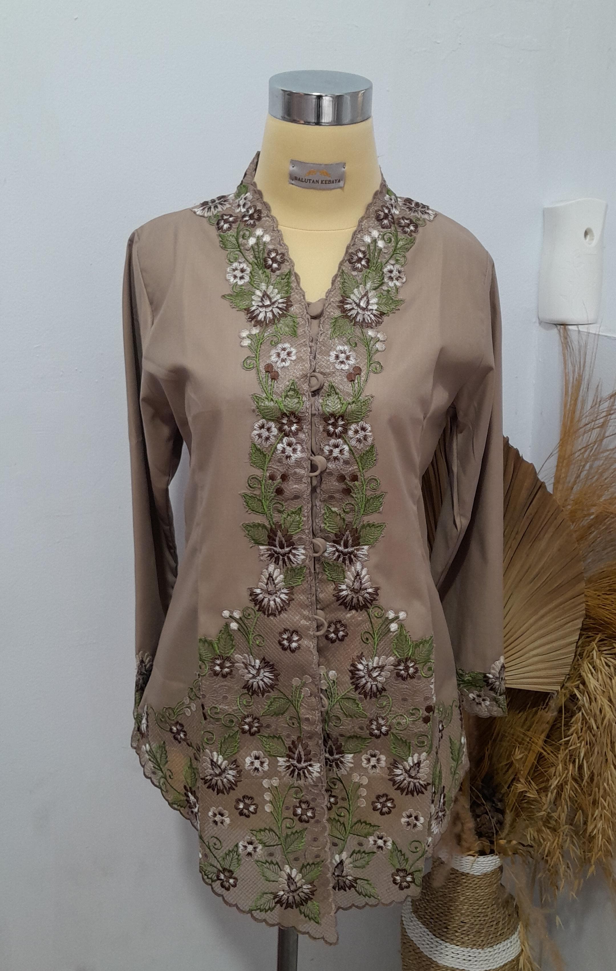Kebaya encim coklat lingkar dada 100